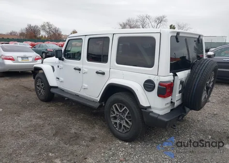 2025 Jeep Wrangler 4-Door Sahara 4X4 z USA, uszkodzony, nr VIN 1C4PJXEN0SW648320